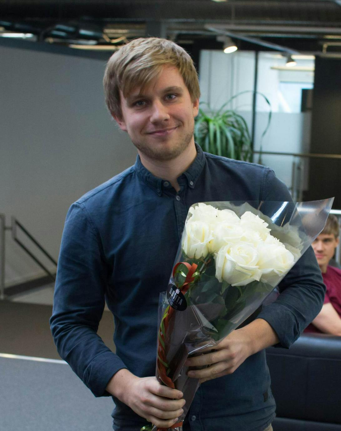 Simula congratulates Aslak Bergersen after he recieves the best thesis award from the Norwegian Computing Centre. (Photo: Simula)